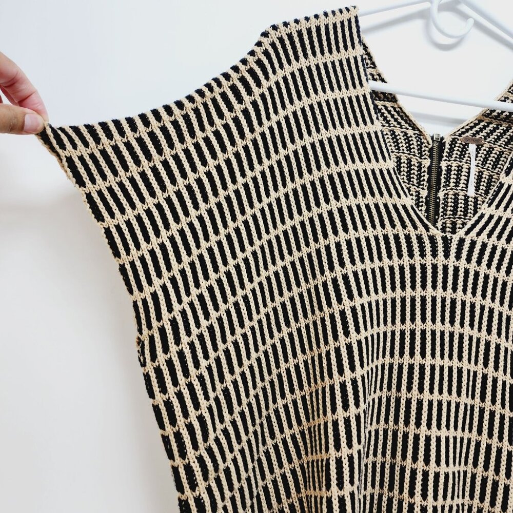 Free People Poncho Sweater Womens V -Neck Knit zipper back Black & Beige S/P - Picture 9 of 13